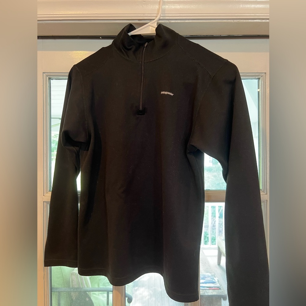 Boy’s Patagonia 1/4 zip pullover. Black. Size 12, Large.